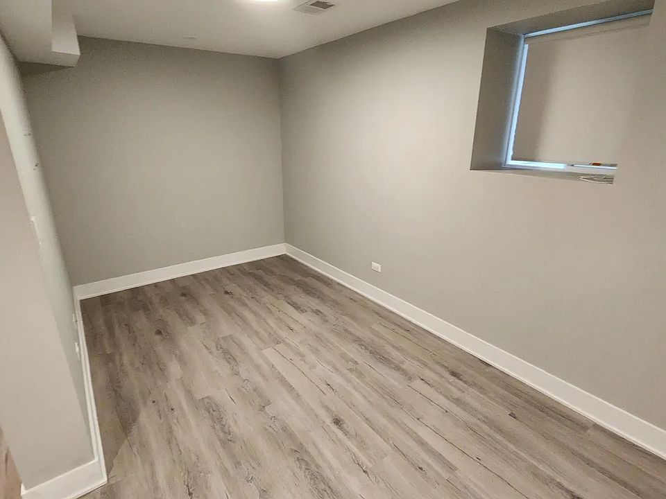 1st image of 3611 N Greenview Ave #Top