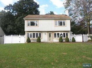 32 Spruce St, Pompton Lakes, NJ 07442