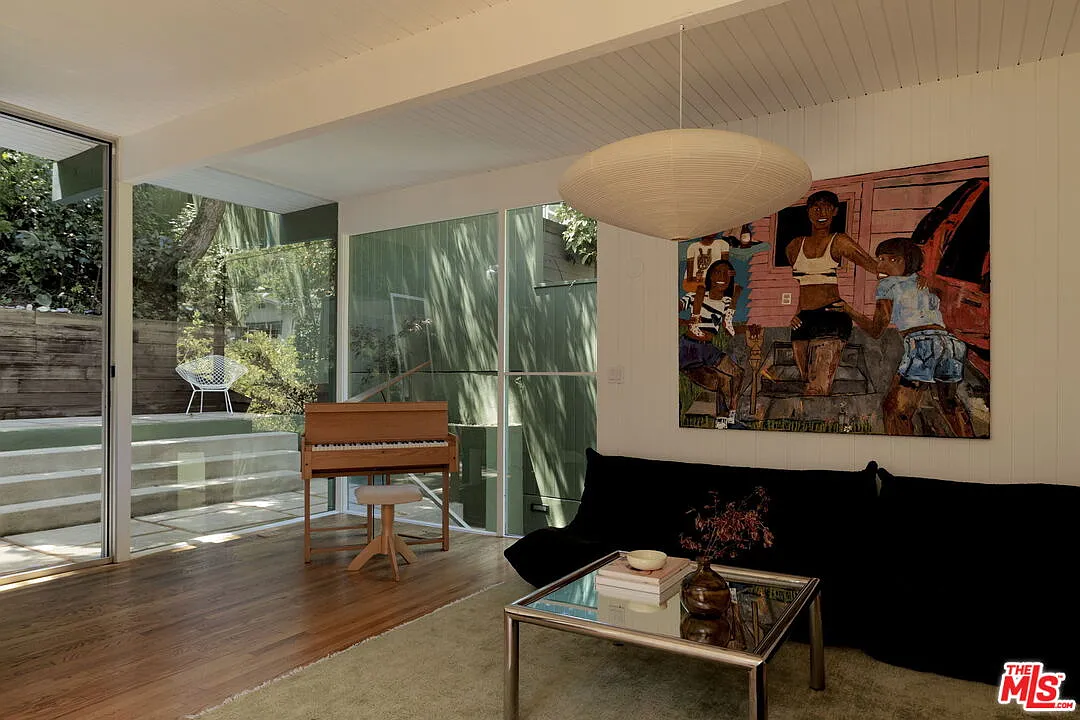 2 bed, 2.0 bath, 802 sqft, $9,000 — Photo 3