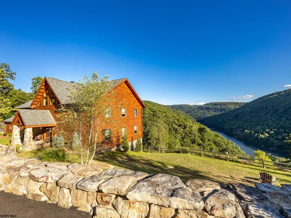 200 Oak Ridge Dr, Morgantown, WV 26508