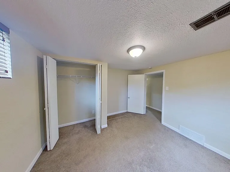 2230 Marshall St — Photo 21