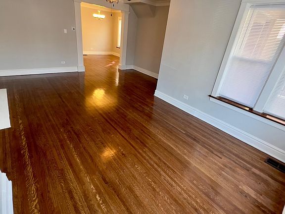 5th image of 4827 W Barry Ave Unit 1