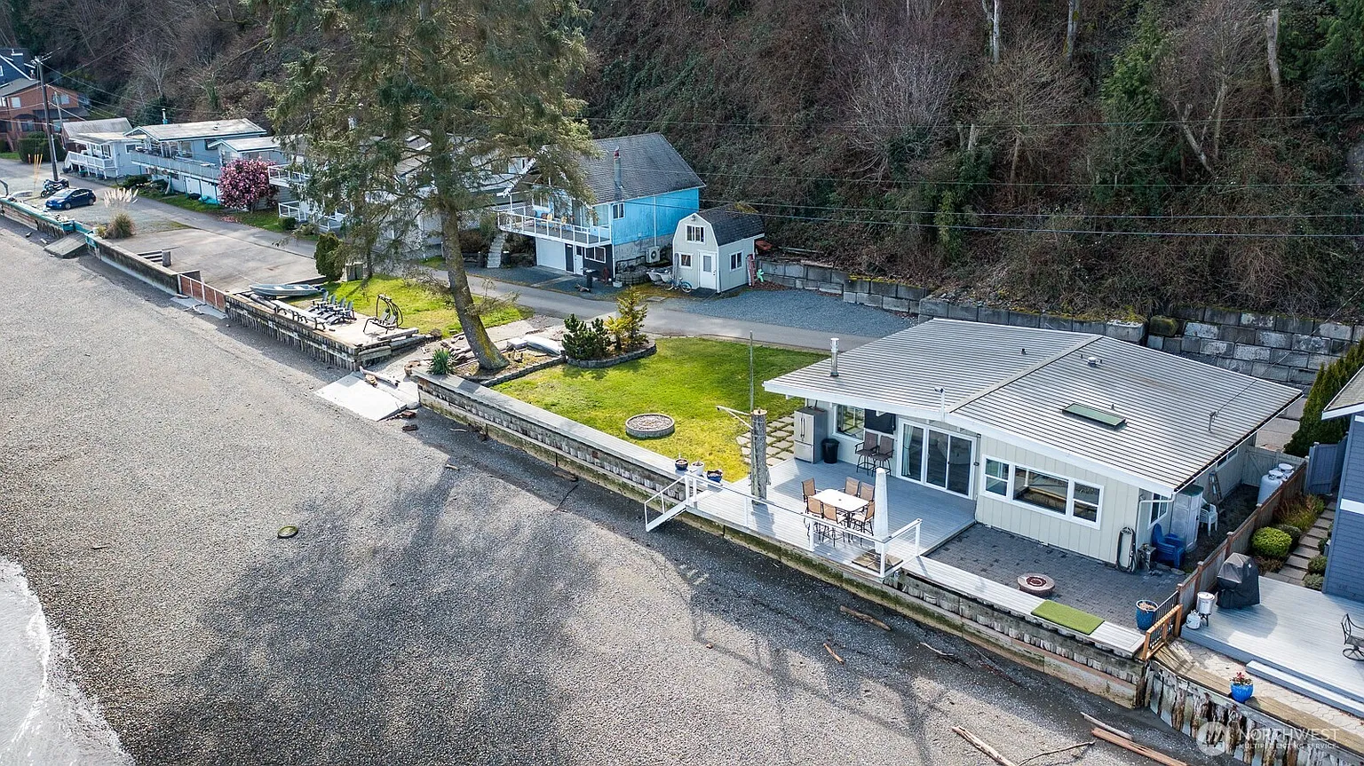 3187 Shoreline Drive photo 1