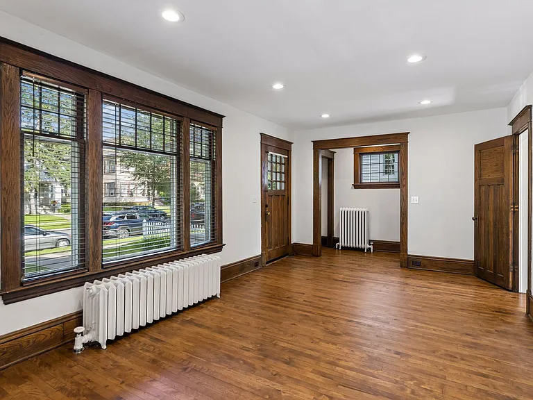 3329 Dupont Ave S — Photo 7