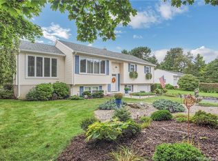 12 Leitao Dr, Oakdale, CT 06370
