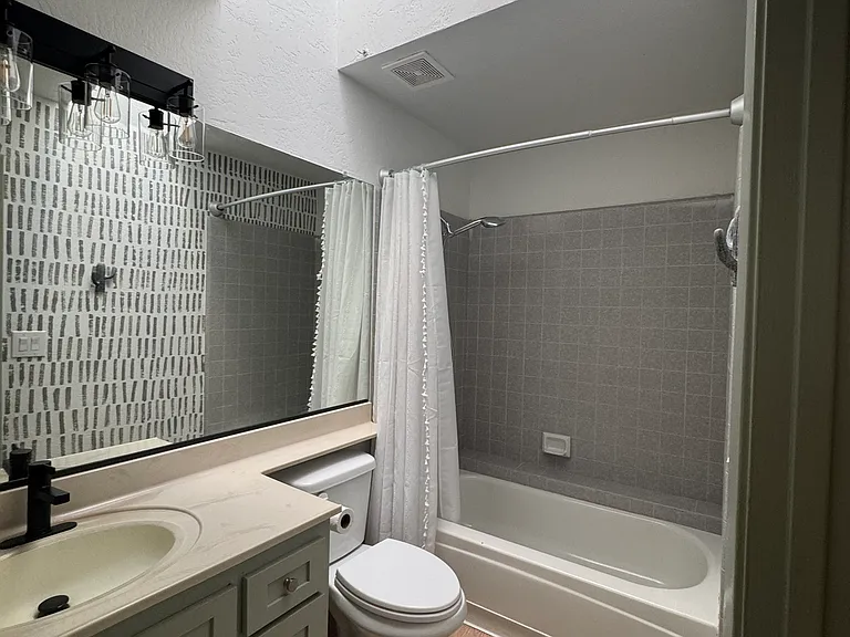 2211 N Pinkham St — Photo 23