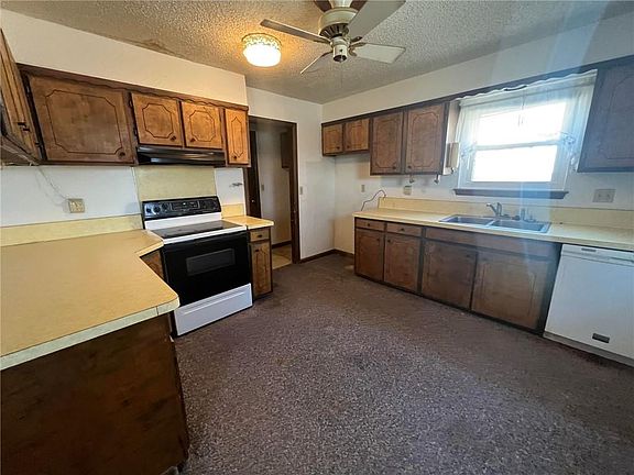 4th image of 323 S Canyon St