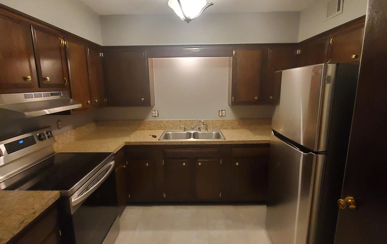 2 bed, 1.5 bath, 1270 sqft, $1,685 — Photo 2