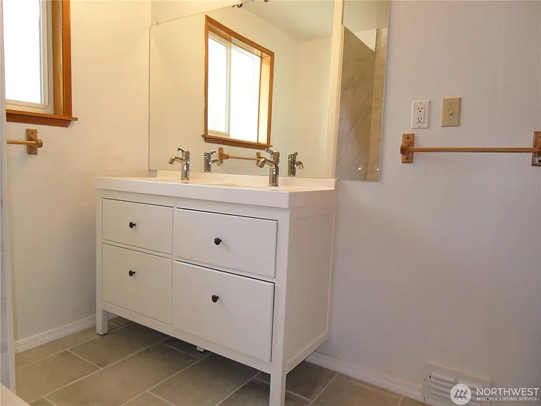 10210 NE 23rd St — Photo 13