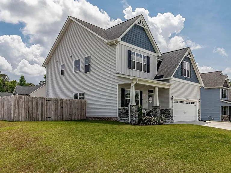 300 Stonebridge Dr — Photo 2