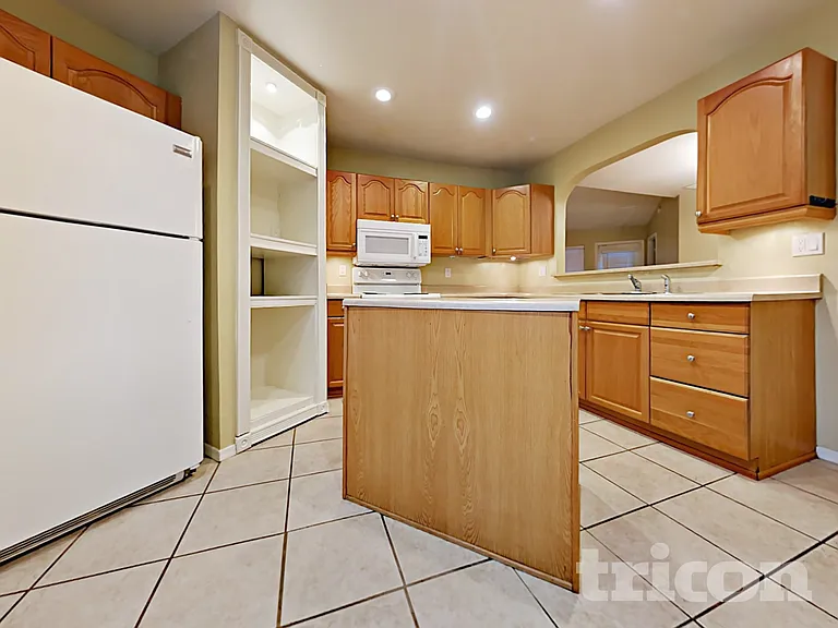 3413 E Dragoon Ave — Photo 6
