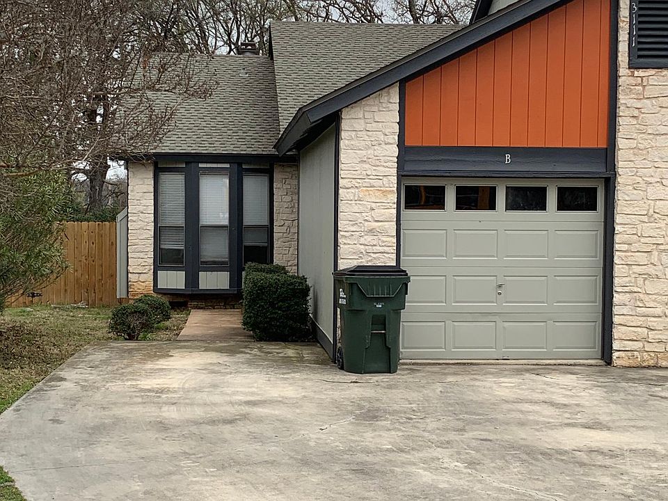 Single story duplex with large single car garage and two additional off street parking spots