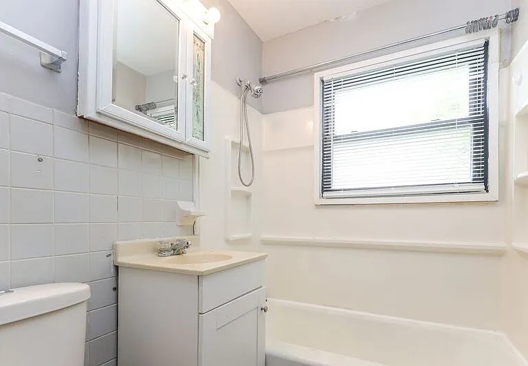 814 S Burnett Rd — Photo 10