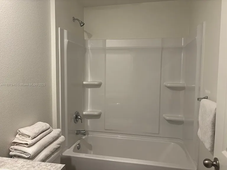 1073 SW Eureka Ave — Photo 19