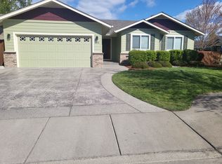 1605 Kokanee Ln, Grants Pass, OR 97527