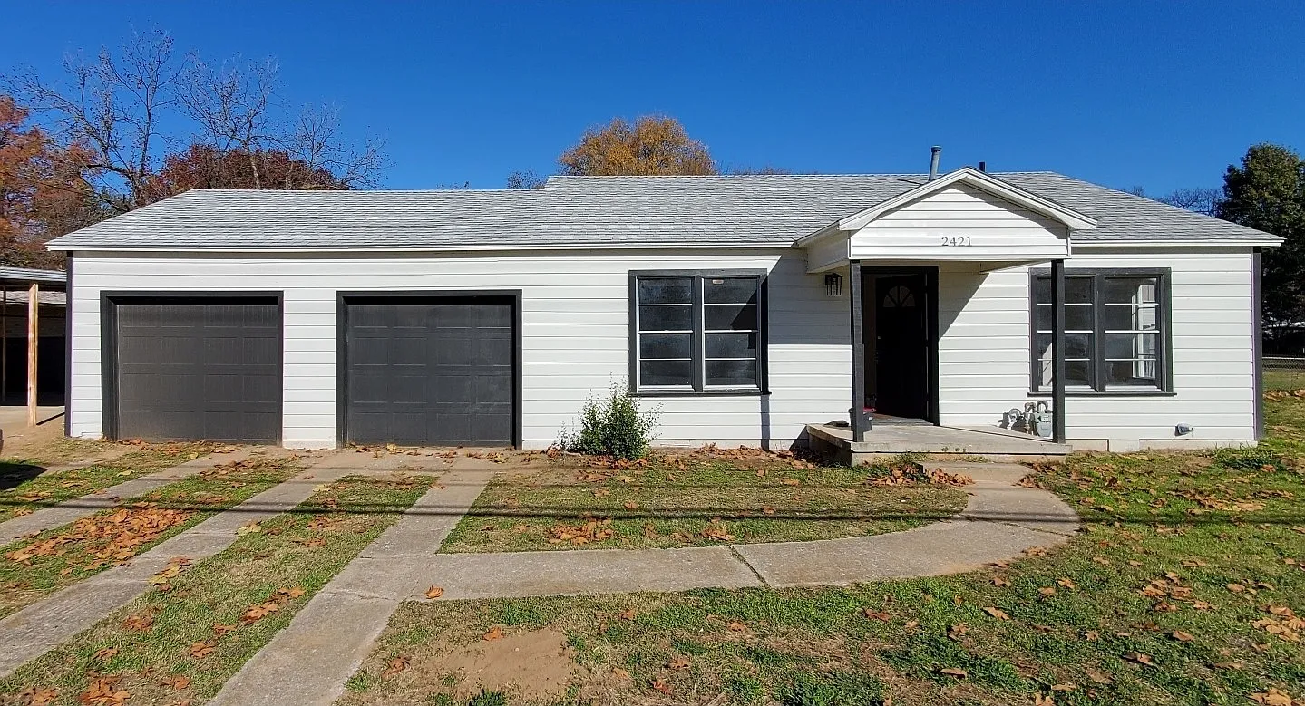 3 bed, 1072 sqft, $1,650 — Photo 1