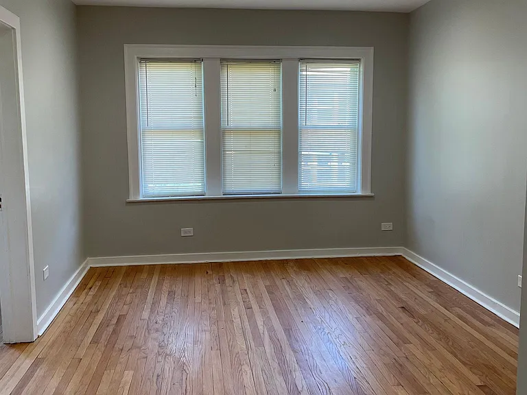 3119 W 61st St #3 — Photo 1