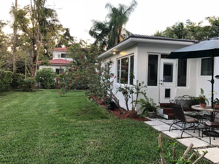 918 Ortega Ave — Photo 3