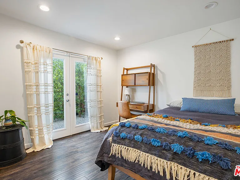1024 N Naomi St — Photo 17