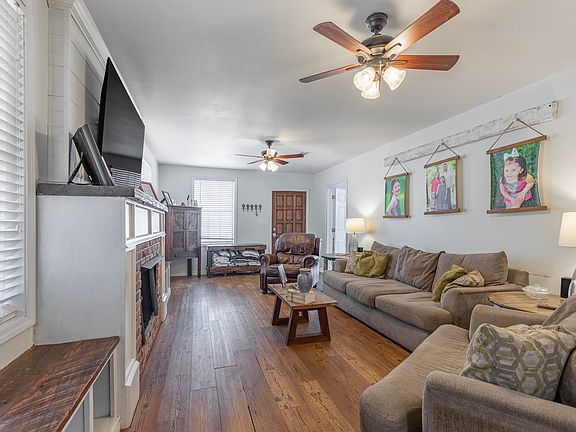 3rd image of 162 Pecan St