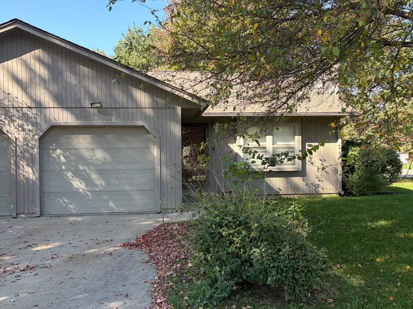 1905 S Ridge Dr, Coralville, IA 52241