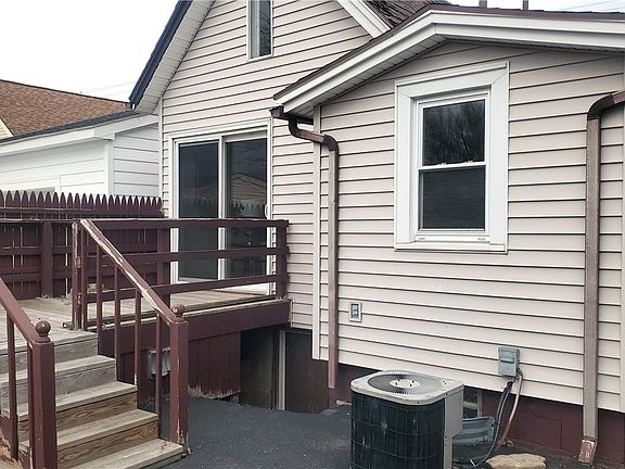 4th image of 2331 Edgemere Dr