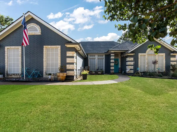 102 Oakwood Pl, Joshua, TX 76058