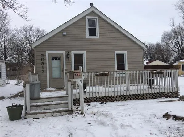 20517 Hollywood St, Harper Woods, MI 48225