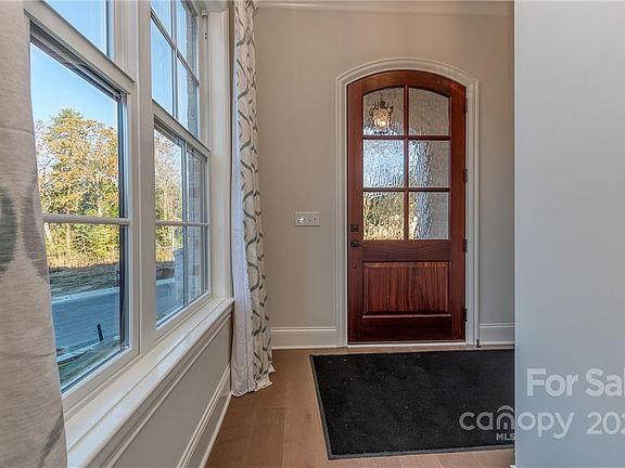 4th image of 207 Audrey Pl #11