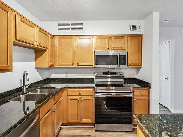 320 Black Oak Ct #107 — Photo 14