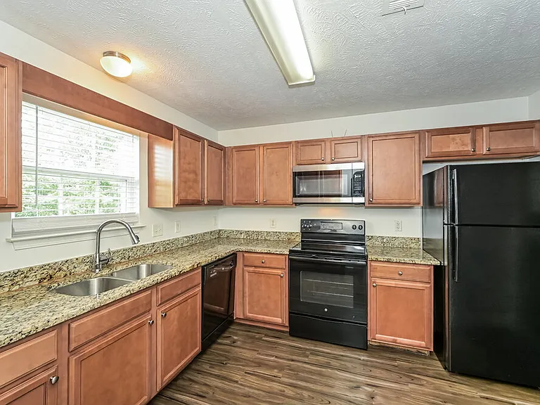 1108 Harmony Ln — Photo 8
