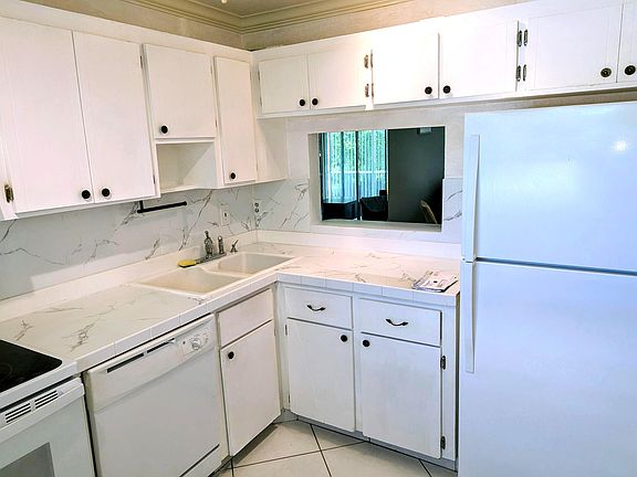 5th image of 3774 Inverrary Blvd APT 104P