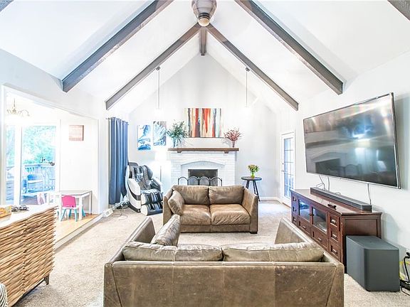 2nd image of 1139 NE Clubhouse Ct