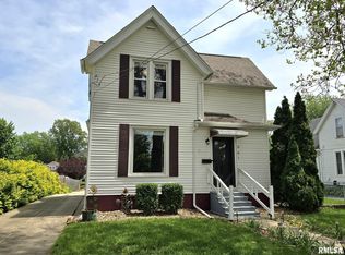 961 Beecher Ave, Galesburg, IL 61401