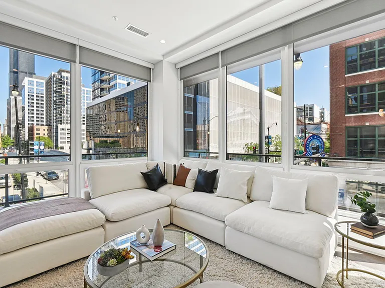 Luxe Suites Chicago Luxury Apartments — Photo 9