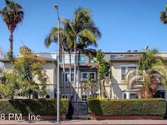 2nd image of 6919 Fountain Ave