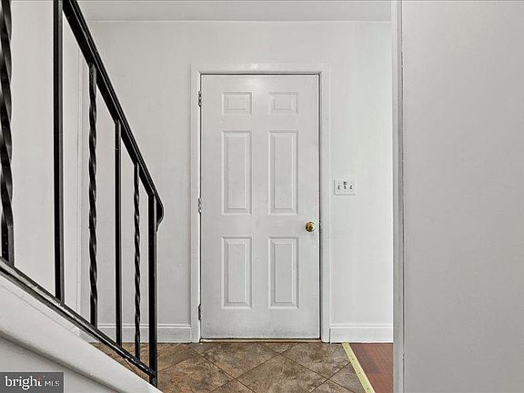 4th image of 364 Hivner Rd