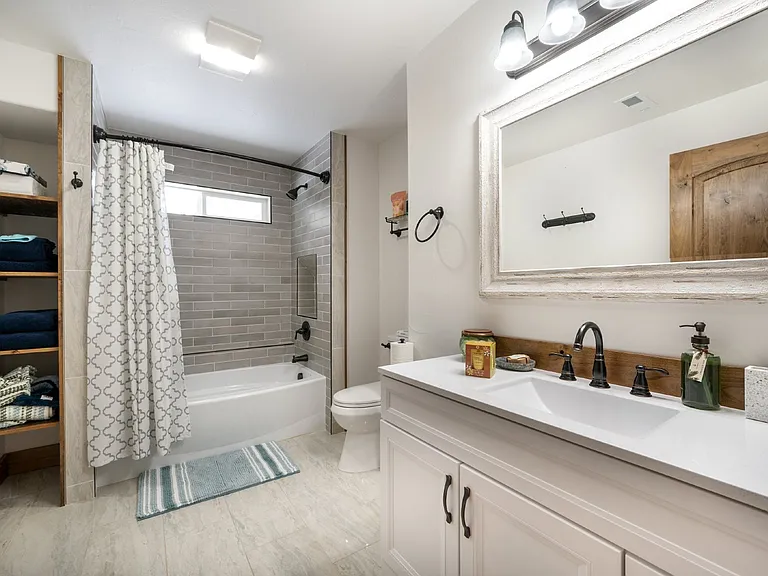 889 Capistrano NW — Photo 22