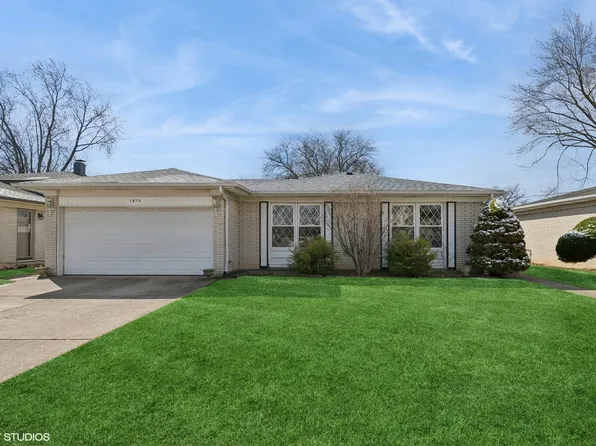 1715 W Pheasant Trl, Mount Prospect, IL 60056