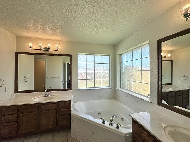2012 Stonehenge Dr — Photo 21