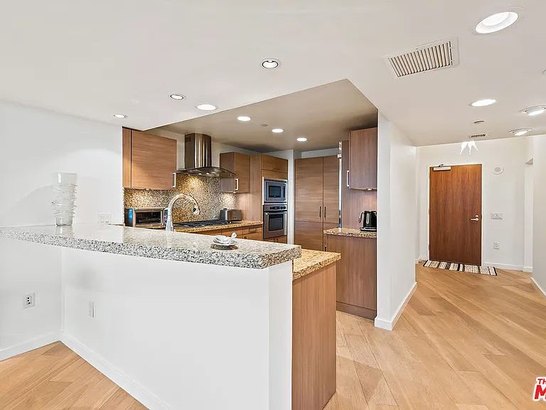 13650 Marina Pointe Dr #704 — Photo 5