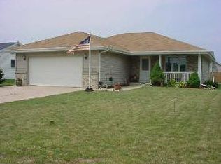 2229 Parkmeadow Dr, Beloit, WI 53511