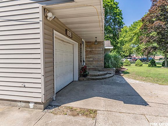 3rd image of 1091 Englewood Ave