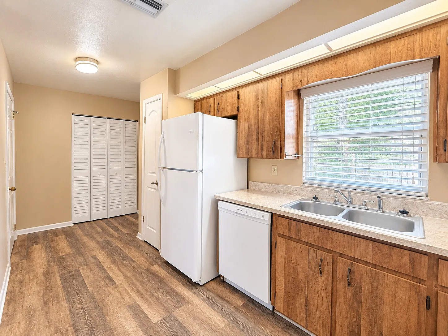 2 bed, 1007 sqft, $1,300 — Photo 4