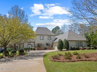 130 Summer Lake Dr, Ridgeland, MS 39157