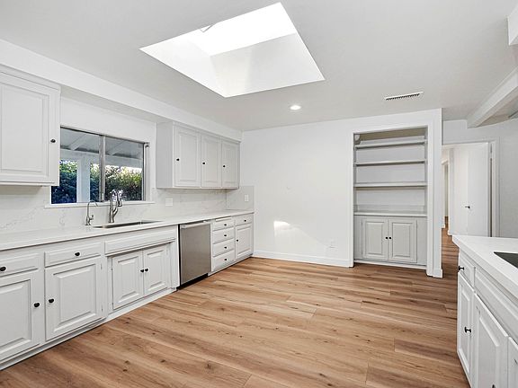 Updated kitchen with brand-new appliances