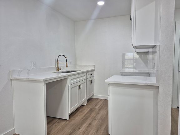 5th image of 5057 Ridglea Ln APT 1107
