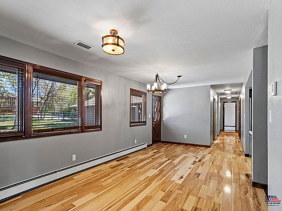 3rd image of 836 Valley View Rd