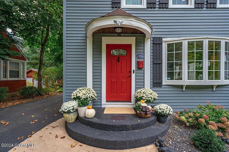 3rd image of 1154 N Country Club Drive