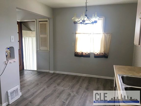 3rd image of 20571 Lindbergh Ave